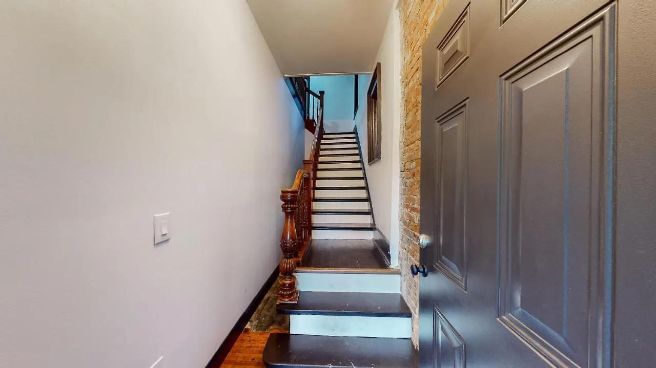 Stylish 2Nd Floor Apartment With Pool Table Office Space Near Churchill Downs Louisville