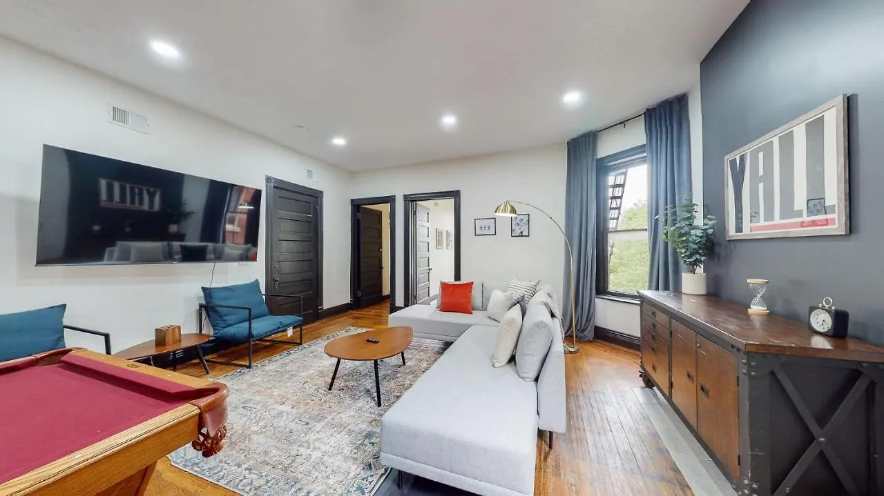 Stylish 2Nd Floor Apartment With Pool Table Office Space Near Churchill Downs Louisville