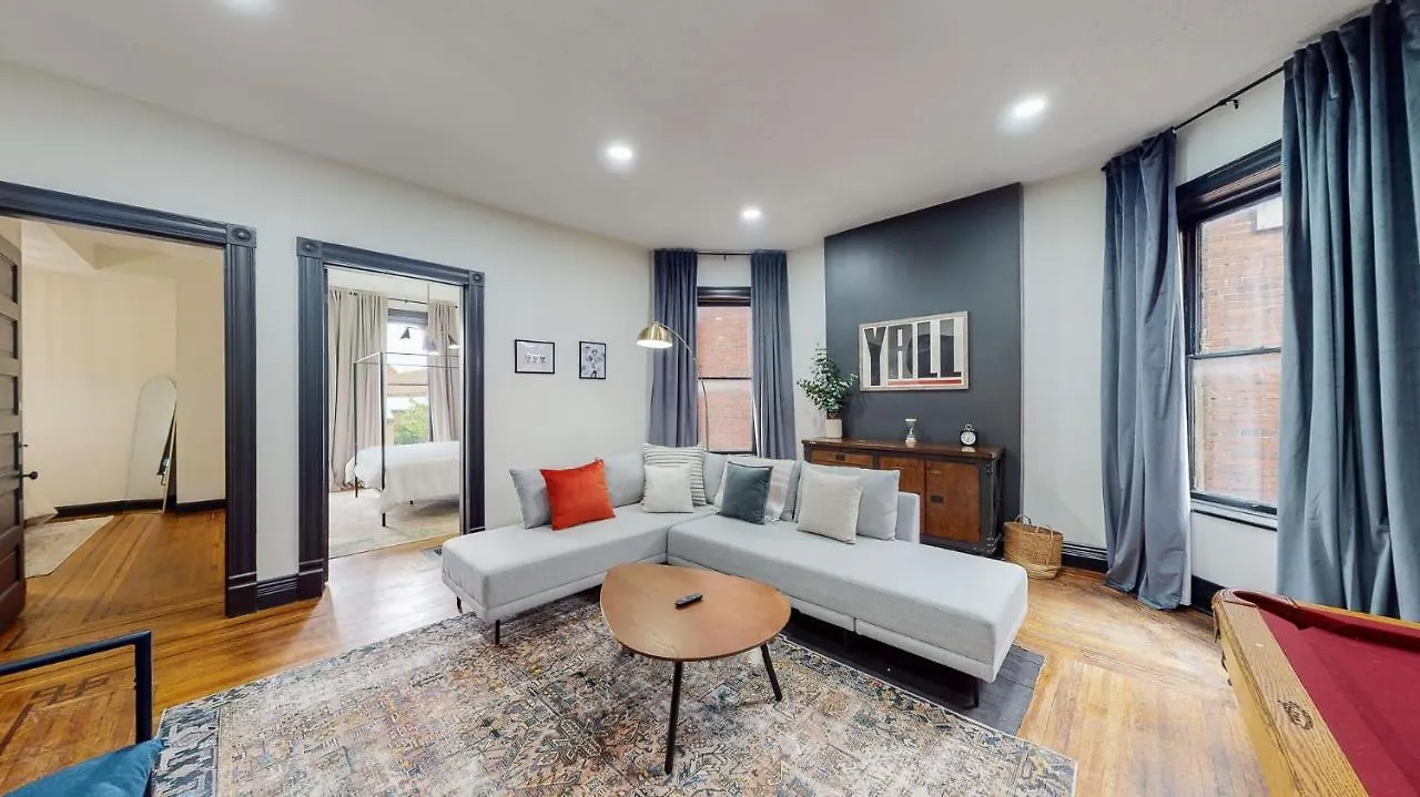 Stylish 2Nd Floor Apartment With Pool Table Office Space Near Churchill Downs Louisville
