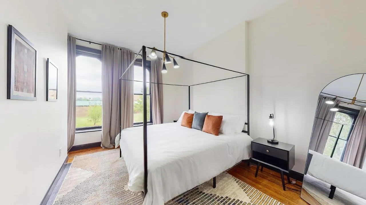 Stylish 2Nd Floor Apartment With Pool Table Office Space Near Churchill Downs Louisville