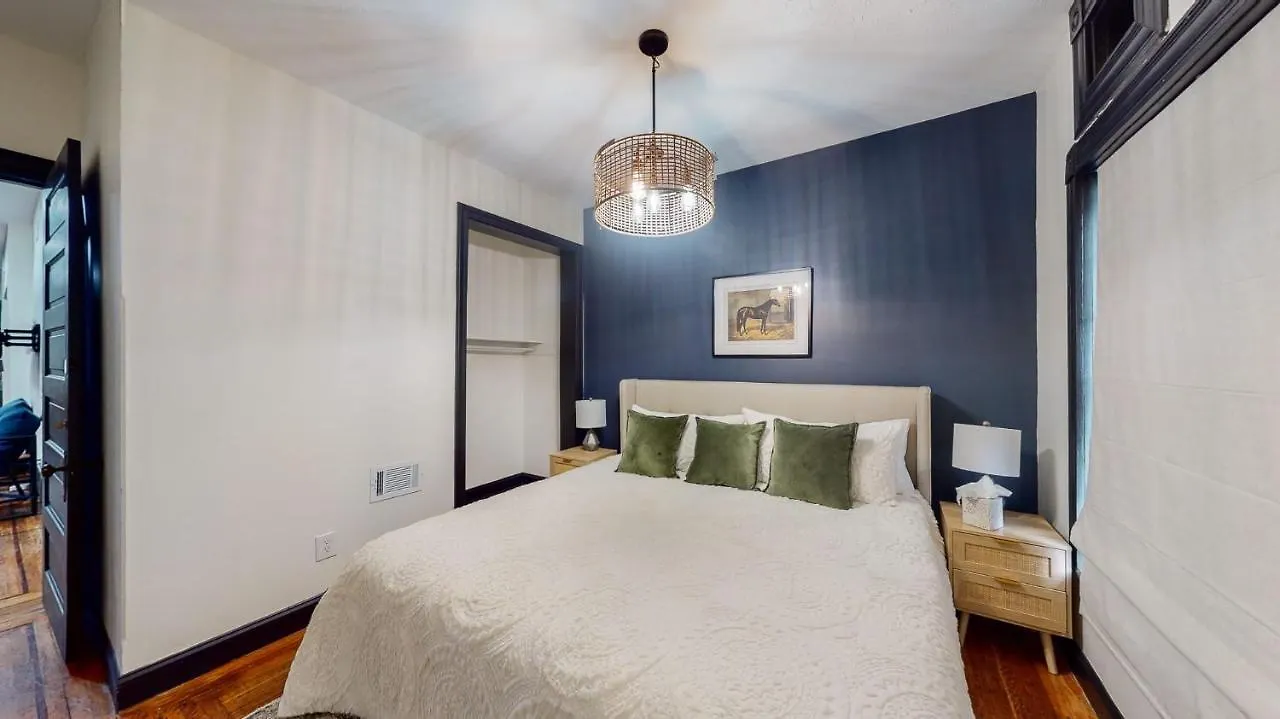 Stylish 2Nd Floor Apartment With Pool Table Office Space Near Churchill Downs Louisville