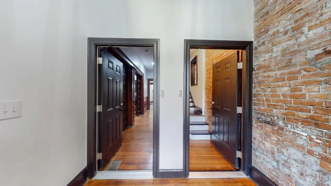 Stylish 2Nd Floor Apartment With Pool Table Office Space Near Churchill Downs Louisville