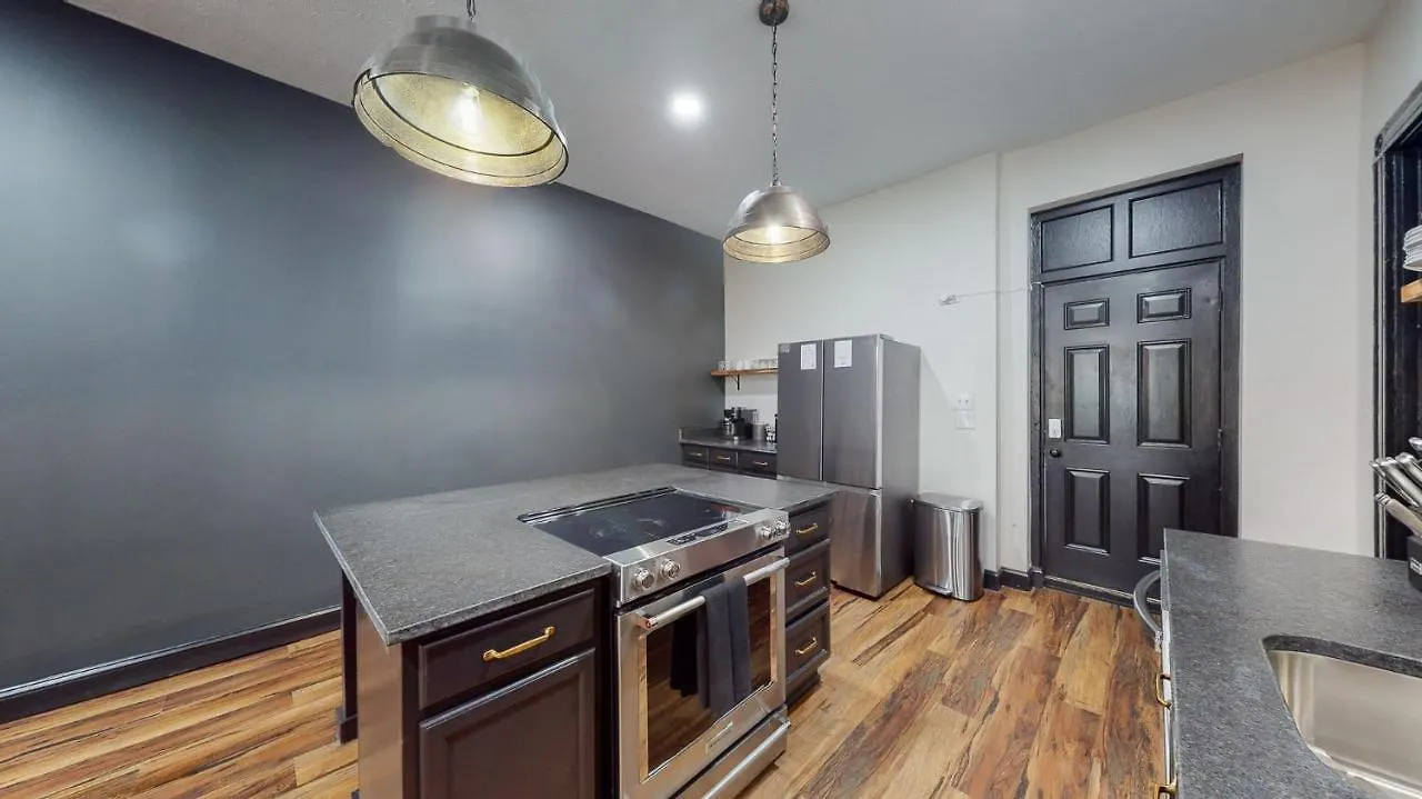 Stylish 2Nd Floor Apartment With Pool Table Office Space Near Churchill Downs Louisville