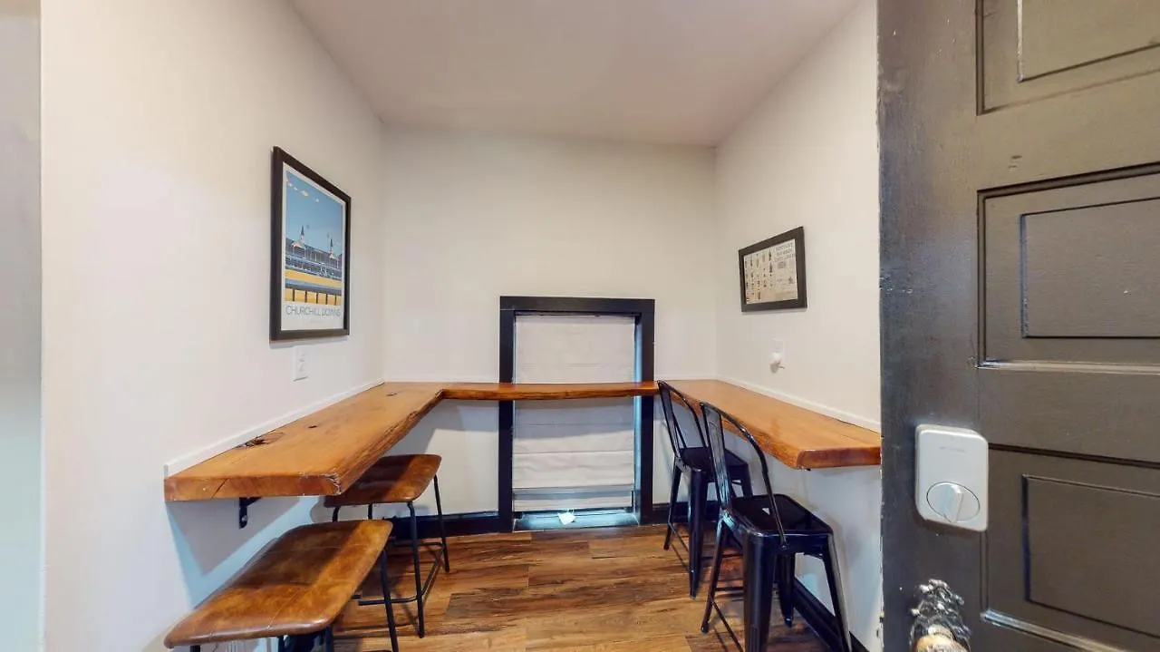 Stylish 2Nd Floor Apartment With Pool Table Office Space Near Churchill Downs Louisville
