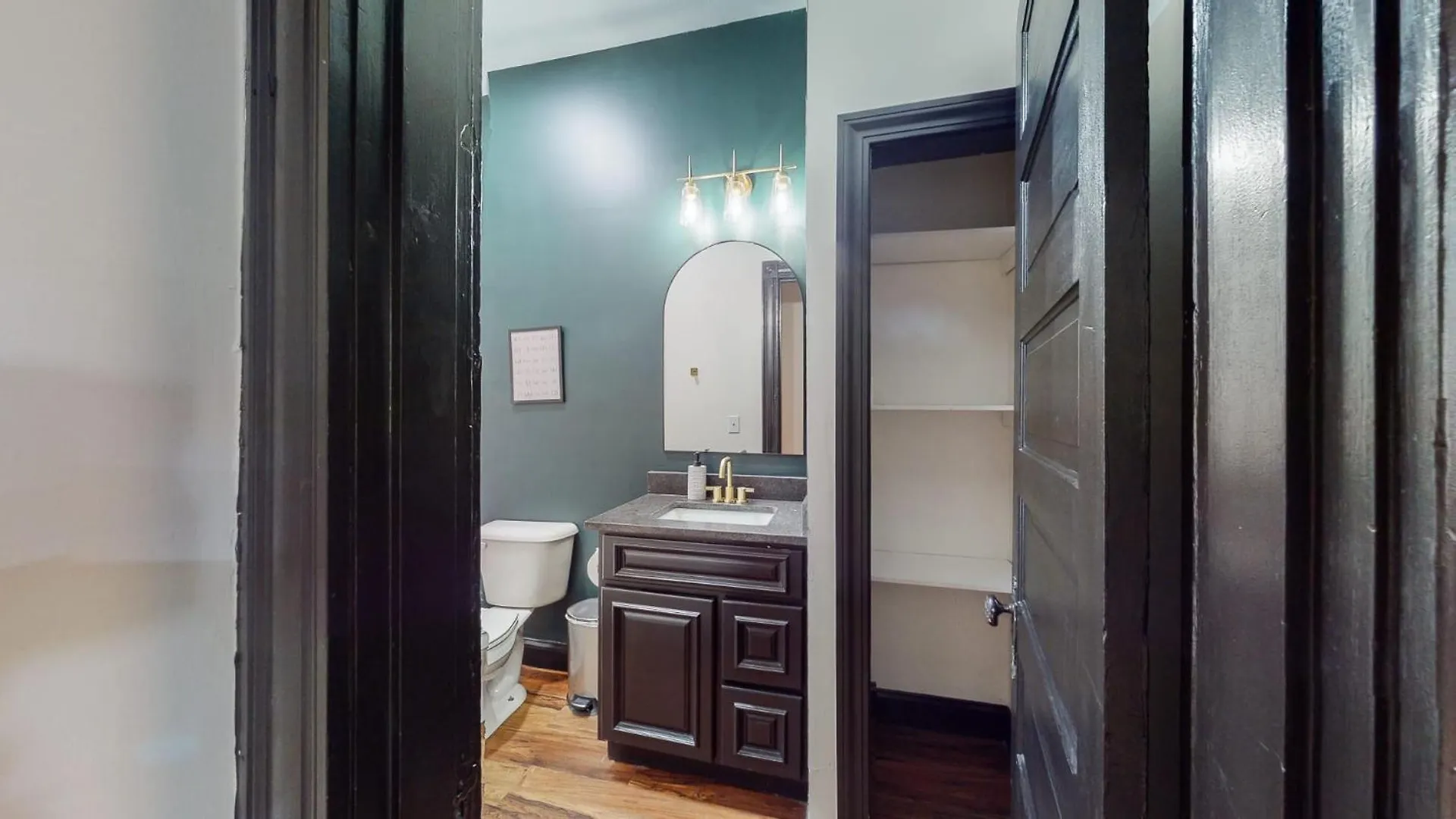 Stylish 2Nd Floor Apartment With Pool Table Office Space Near Churchill Downs Louisville 0*,  USA